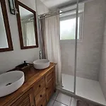 아파트 Paisible Climatise Avec Jardin *