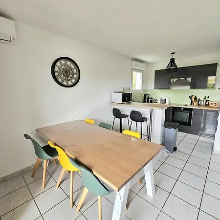 Paisible Climatise Avec Jardin Apartment